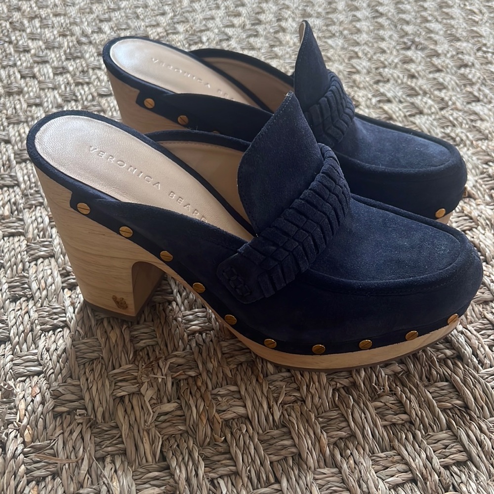 Veronica beard mule platform pumps. Size 8. NWOT. Navy/gold